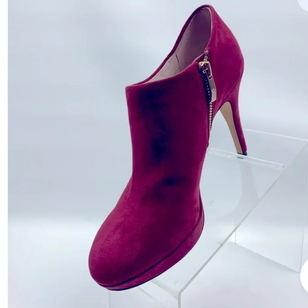 Vince Camuto red suede bootie heels size 6